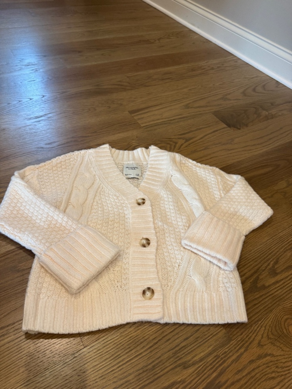 Ambercrombie & Fitch cream sweater size XXS
